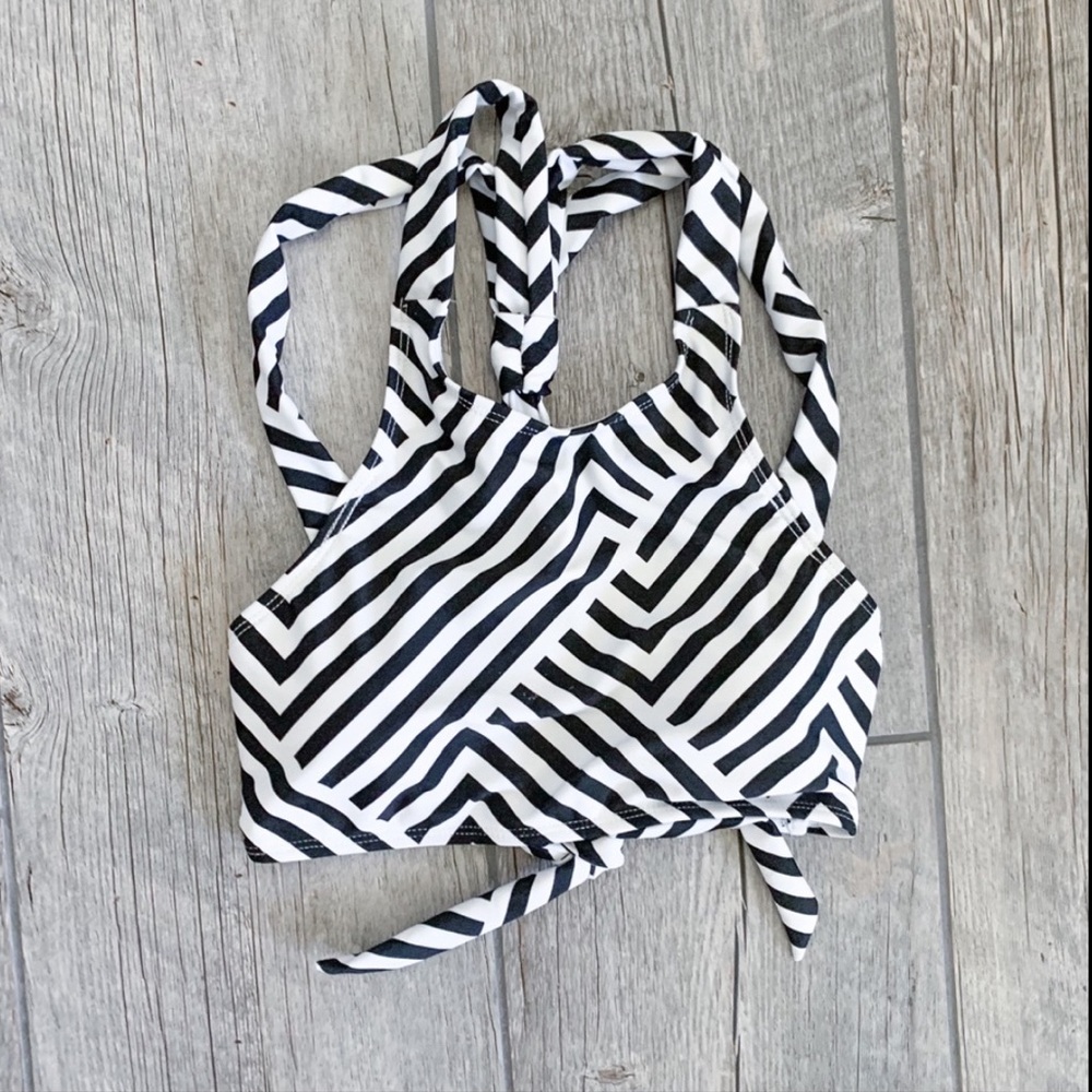 👙SALE $30 👙 NBW MODCLOTH Black and white swimsuit - Picture 6 of 10
